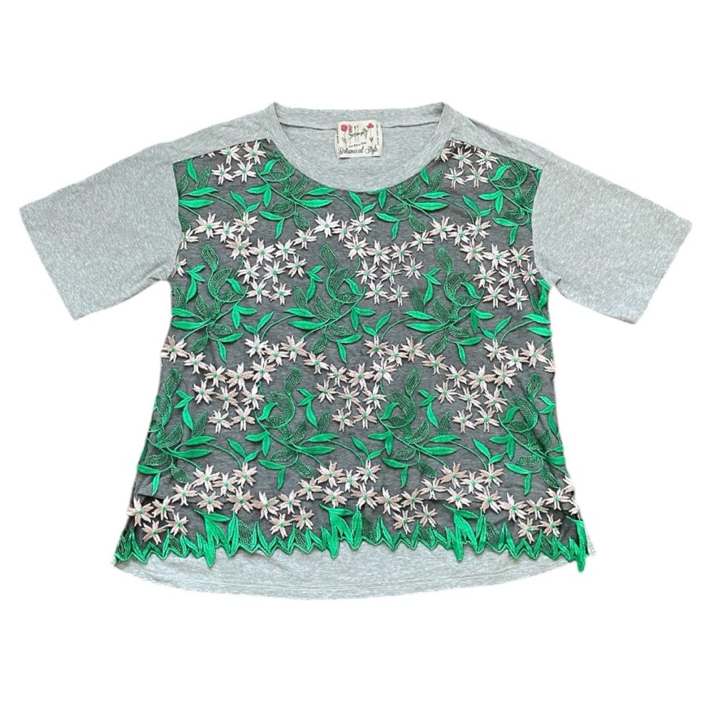 Zampa Japanese Brand Gray TShirt with Floral Embroidered Overlay Size Medium